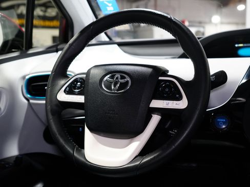 Used 2017 Toyota Prius Four image 13