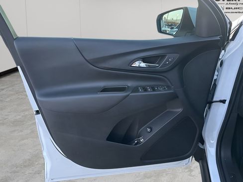 Used 2023 Chevrolet Equinox LT image 23