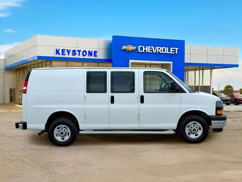 Used 2024 GMC Savana 2500 w/ Driver Convenience Package RWD image 8