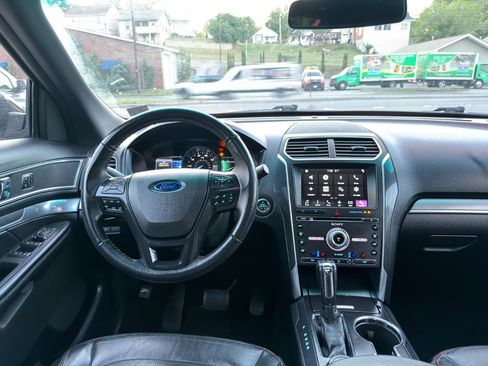 Used 2017 Ford Explorer Sport w/ Equipment Group 401A AWD/4WD image 18