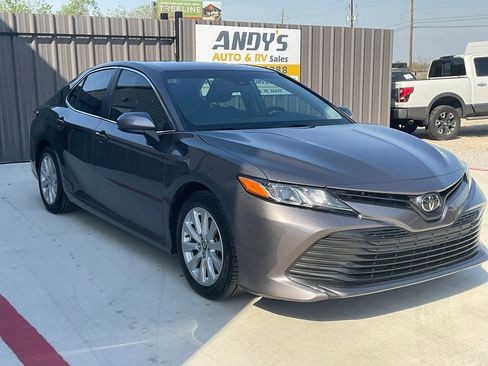 Used 2018 Toyota Camry LE image 12