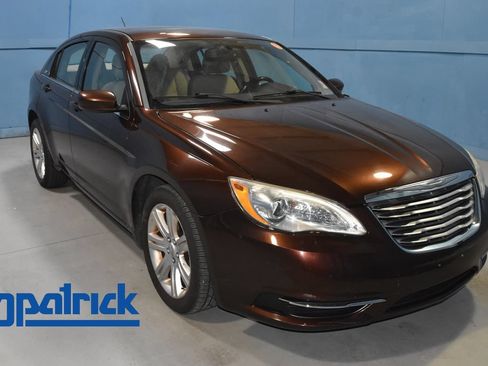 Used 2012 Chrysler 200 Touring FWD image 1