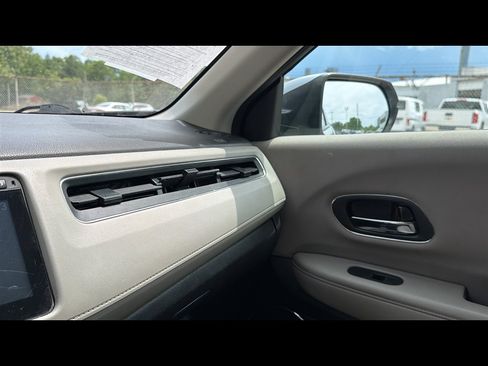 Used 2018 Honda HR-V EX image 16