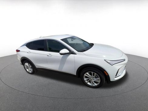 Used 2025 Buick Envista Preferred FWD image 2