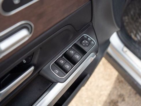 Used 2023 Mercedes-Benz GLB 250 4MATIC image 16