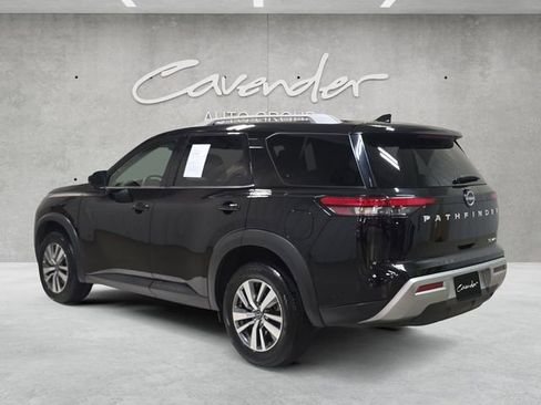 Used 2025 Nissan Pathfinder SL image 14