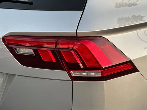 Certified 2023 Volkswagen Tiguan SE R-Line image 28