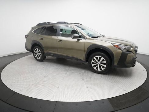 Used 2025 Subaru Outback Premium image 13