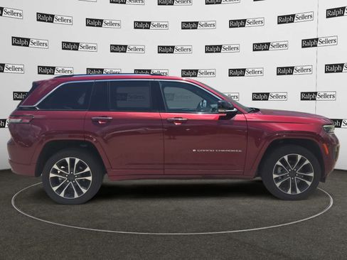 Used 2023 Jeep Grand Cherokee Overland w/ Adv Protech Group III RWD image 7