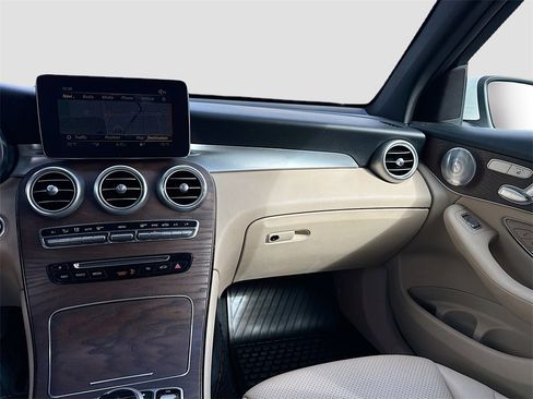 Used 2018 Mercedes-Benz GLC 300 4MATIC w/ Multimedia Package image 25