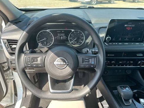 Used 2024 Nissan Rogue SV AWD/4WD image 15