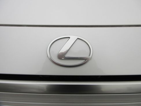 New 2026 Lexus TX 500h AWD image 16