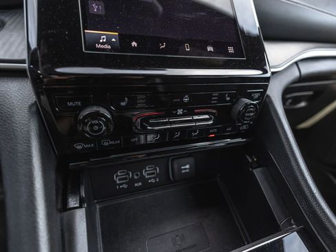 Used 2024 Jeep Grand Cherokee L Laredo AWD/4WD image 14