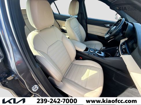 Used 2023 Alfa Romeo Giulia AWD w/ Quick Order Package 22X Lusso image 14