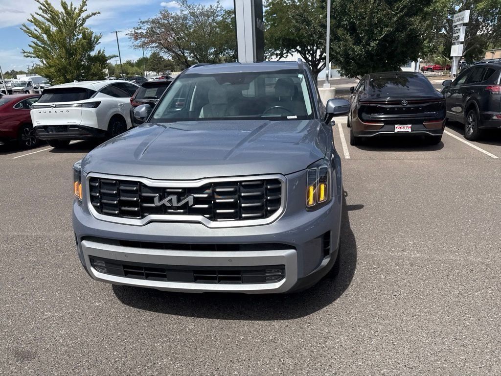 Used 2024 Kia Telluride SX Prestige w/ Towing Package AWD/4WD image 3
