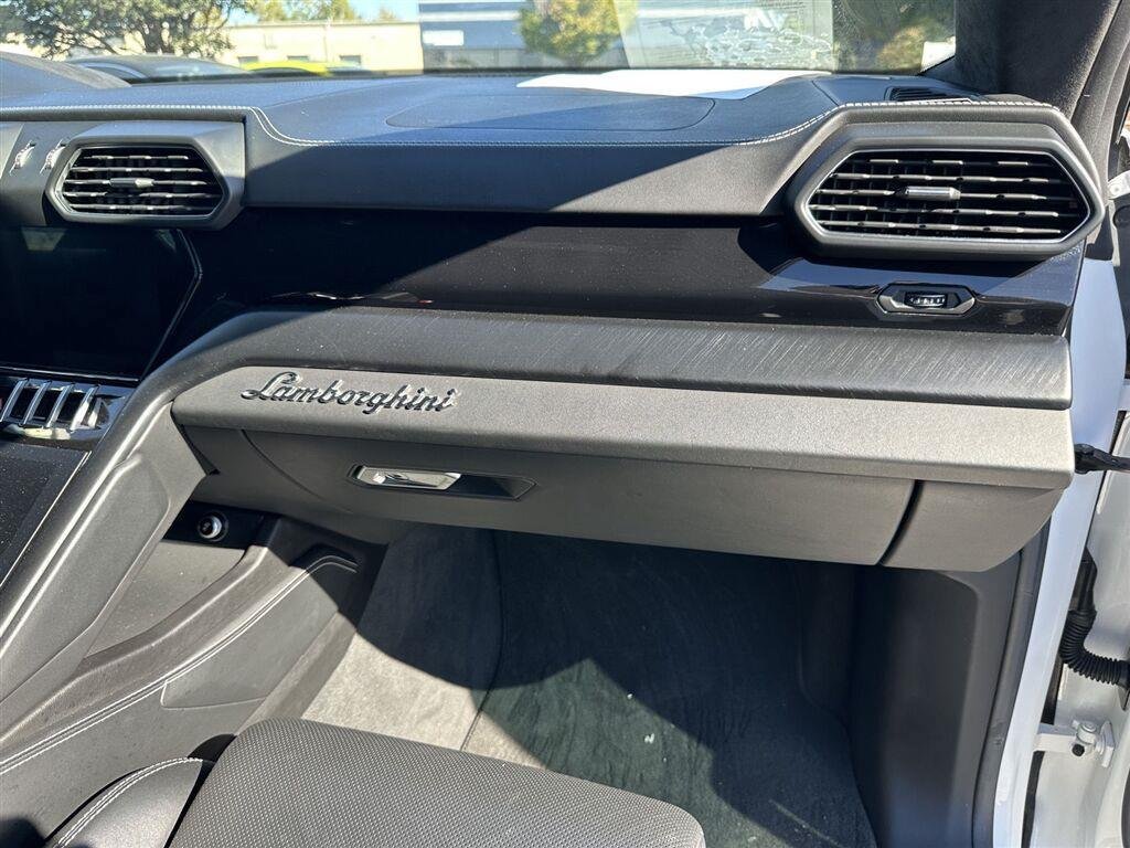 Used 2021 Lamborghini Urus AWD/4WD image 18