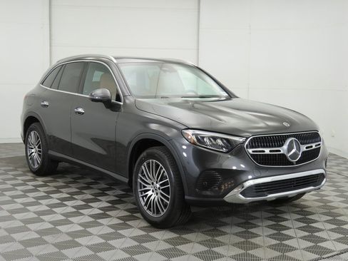 Certified 2025 Mercedes-Benz GLC 300 GLC 300 image 3