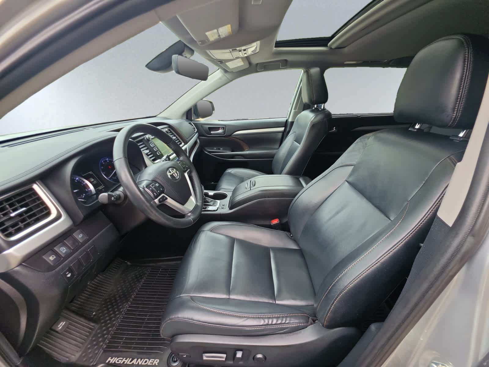 Used 2019 Toyota Highlander XLE AWD/4WD image 7