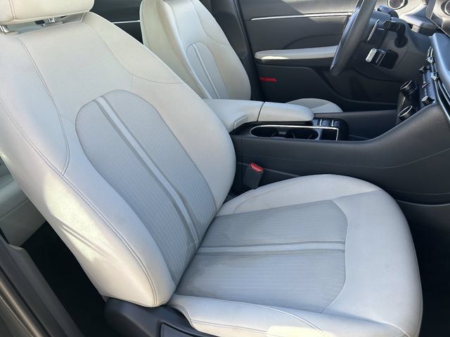 Used 2025 Hyundai Sonata SEL FWD image 11