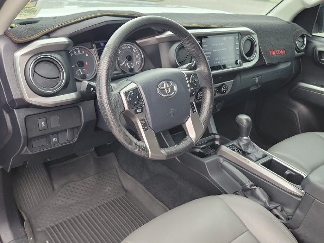 Used 2020 Toyota Tacoma SR5 RWD image 19