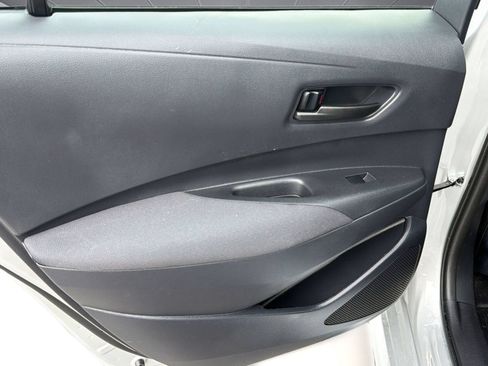 Used 2025 Toyota Corolla LE FWD image 31