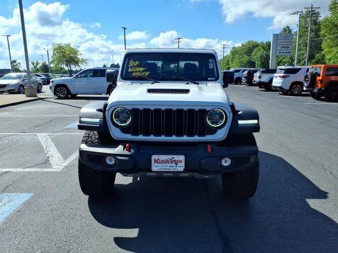 Used 2024 Jeep Gladiator Mojave w/ Convenience Group AWD/4WD image 3