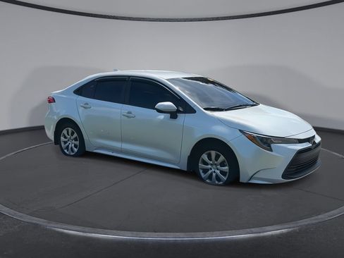 Used 2026 Toyota Corolla LE FWD image 2
