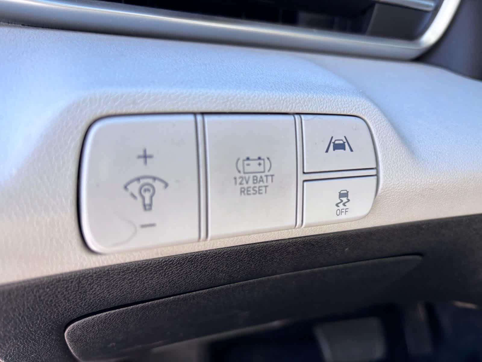 Used 2022 Hyundai Elantra Limited FWD image 13