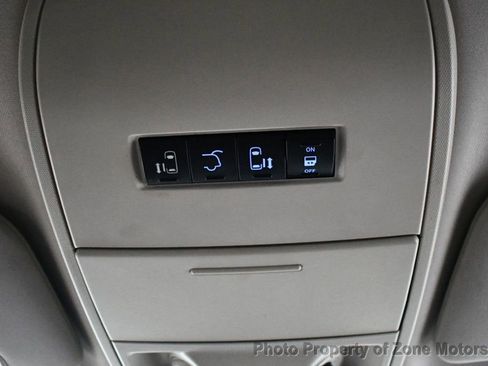 Used 2014 Chrysler Town & Country Touring-L image 42