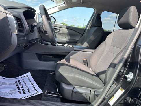 Used 2025 Nissan Rogue S AWD/4WD image 17
