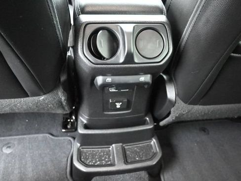 Used 2019 Jeep Wrangler Unlimited Sahara AWD/4WD image 14