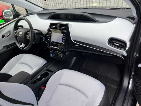 Certified 2022 Toyota Prius LE FWD image 21