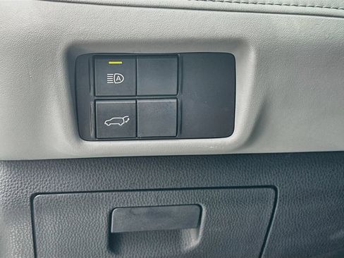 Used 2022 Toyota Highlander LE FWD image 10
