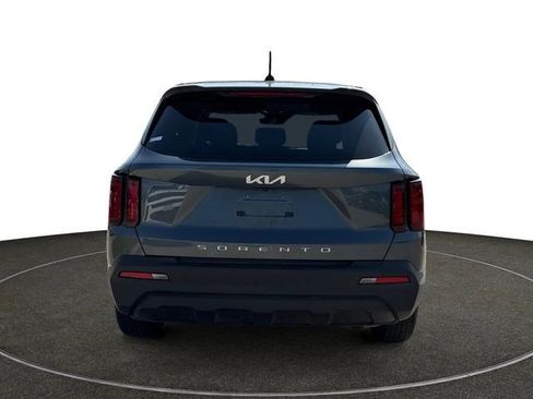 Used 2022 Kia Sorento LX FWD image 5