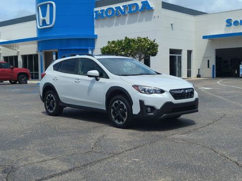 Used 2021 Subaru Crosstrek 2.0i Premium w/ Moonroof Package AWD/4WD image 2