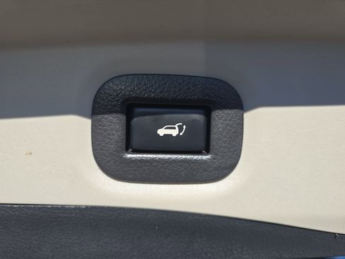 Used 2019 Nissan Rogue SV w/ Sun & Sound Touring Package image 13