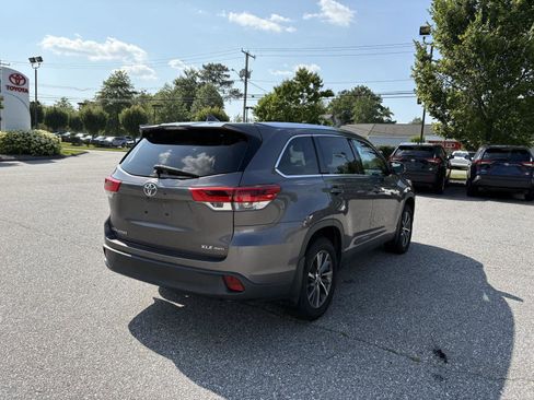 Used 2019 Toyota Highlander XLE image 6