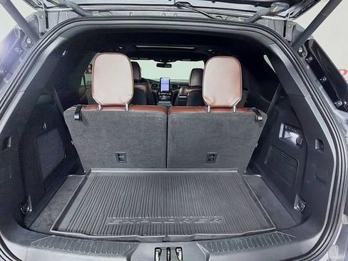 Used 2021 Ford Explorer Platinum w/ Premium Technology Package RWD image 32