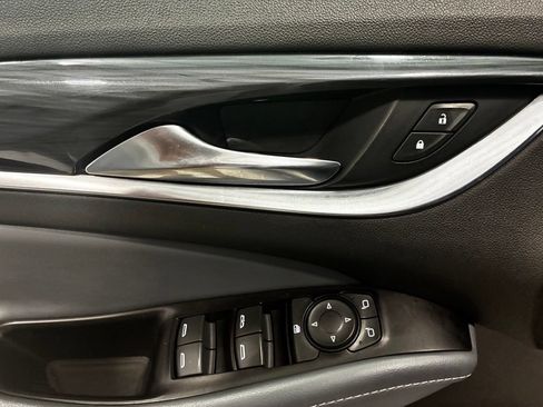 Used 2019 Buick Enclave Essence FWD image 16