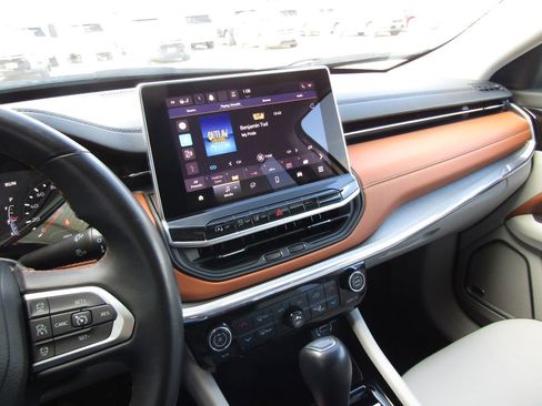 Used 2022 Jeep Compass Limited w/ Sun and Sound Group image 27