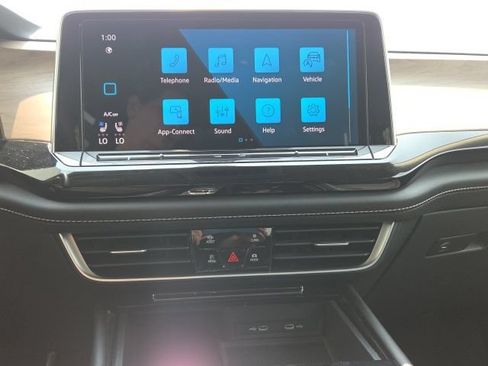 Used 2024 Volkswagen Atlas SE FWD image 15