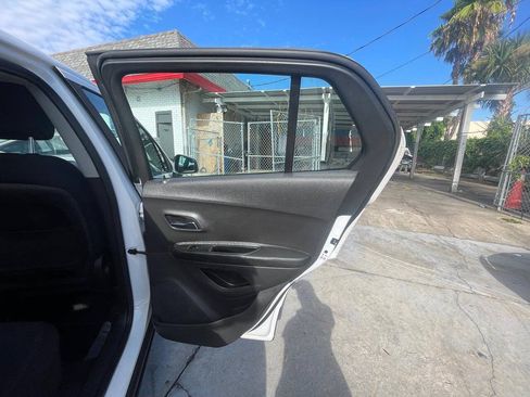 Used 2019 Chevrolet Trax LS FWD image 16
