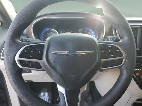 Used 2022 Volkswagen Atlas Cross Sport SE image 18