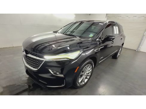 Used 2022 Buick Enclave Avenir w/ Avenir Technology Package FWD image 4