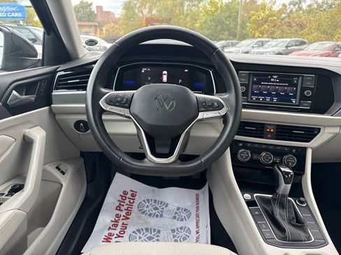 Used 2023 Volkswagen Jetta SE w/ Panoramic Sunroof Package image 13