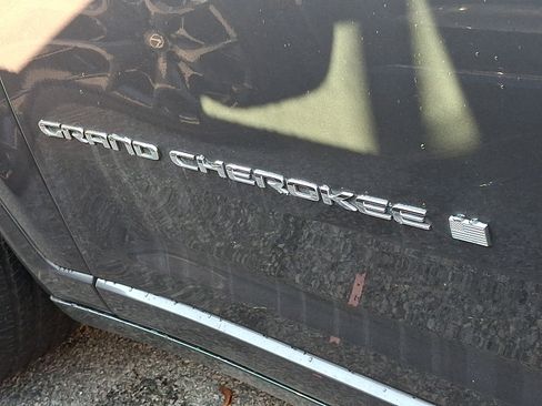 Used 2021 Jeep Grand Cherokee L Overland w/ Luxury Tech Group IV AWD/4WD image 5