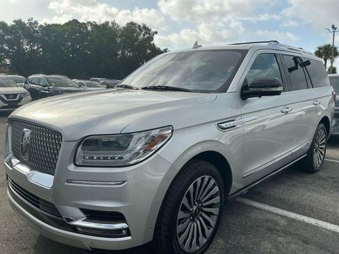 Used 2019 Lincoln Navigator Reserve image 4
