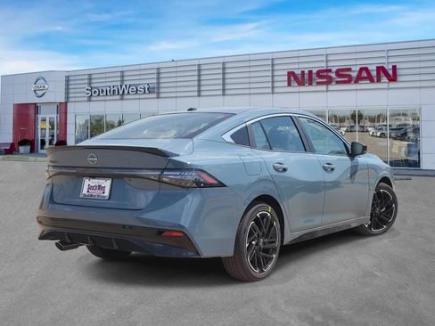 New 2027 Nissan Sentra SR w/ Floor Mat Package FWD image 5