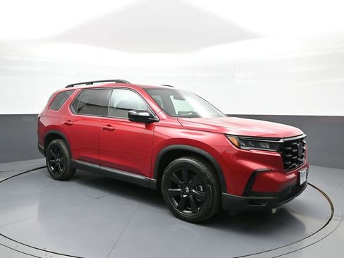 Certified 2025 Honda Pilot Black Edition image 4