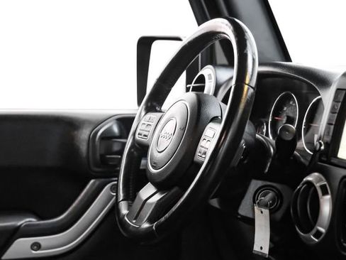 Used 2016 Jeep Wrangler Unlimited Rubicon w/ Connectivity Group image 12